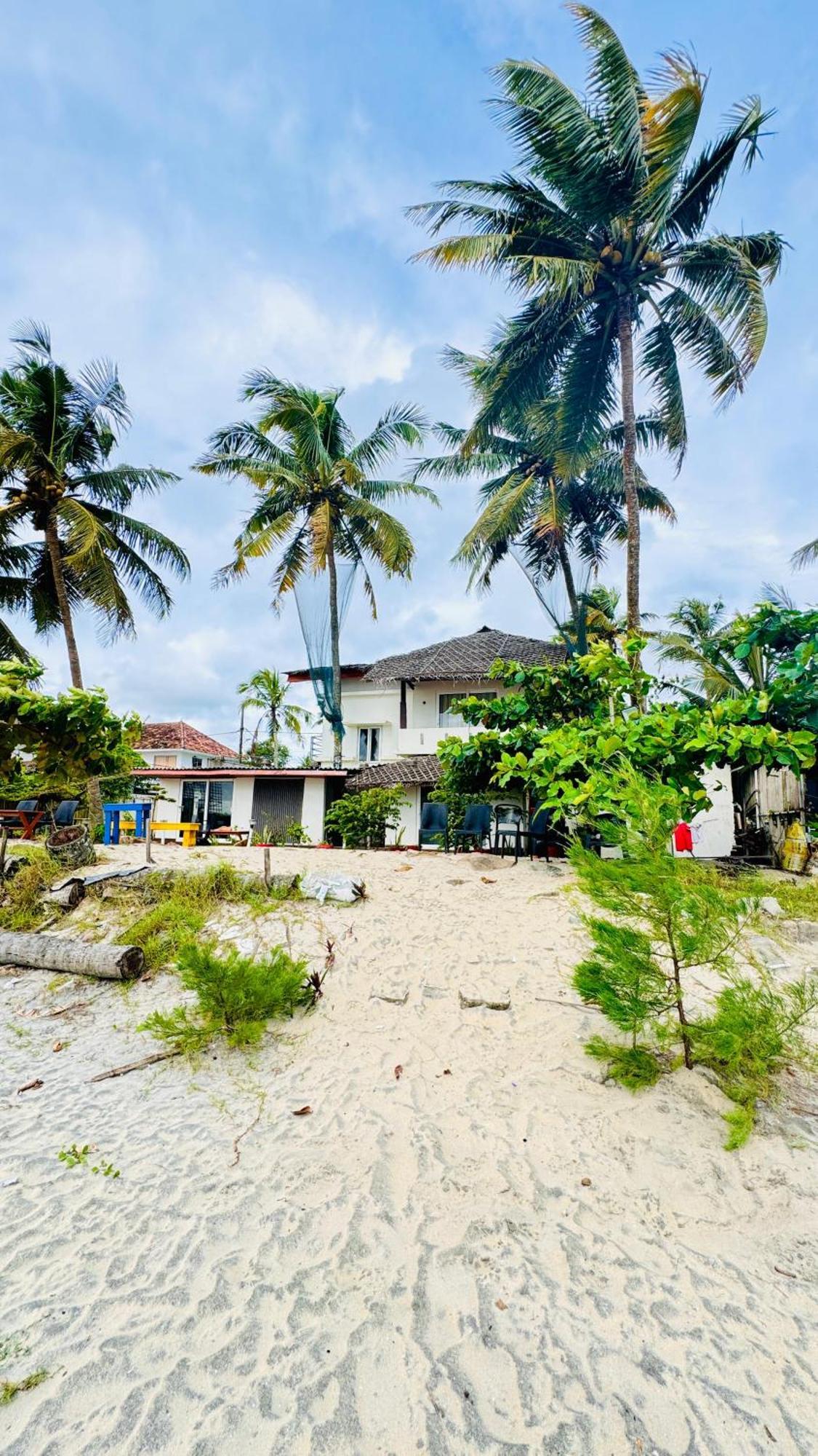 Alivious Beach Homestay Alappuzha Esterno foto